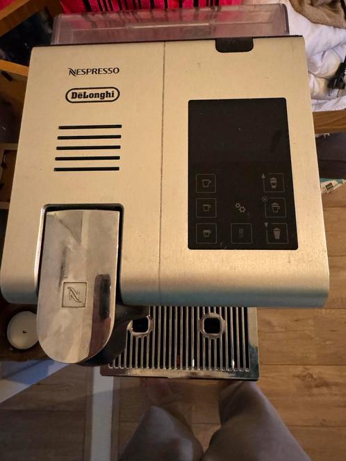 Nespresso DeLonghi Koffie Apparaat, Witgoed en Apparatuur, Koffiezetapparaten, Gebruikt, Koffiepads en cups, Espresso apparaat