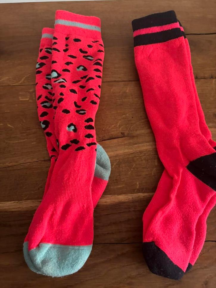 2 paar roze skisokken Hema roze en luipaard print maat 28-30, Sport en Fitness, Skiën en Langlaufen, Zo goed als nieuw, Kleding