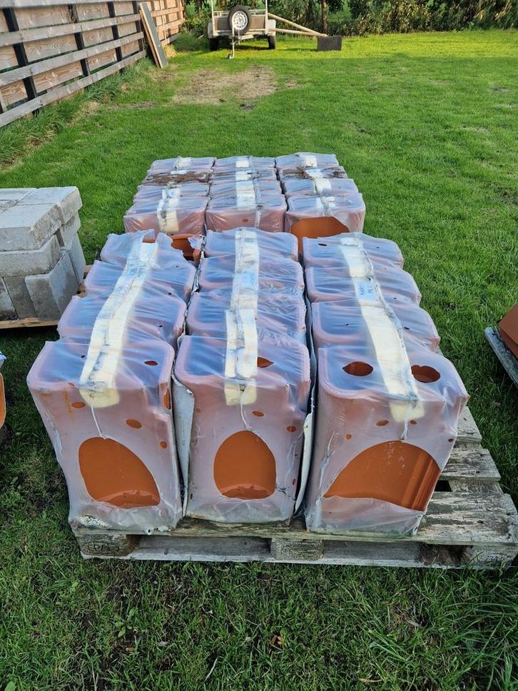 28x Koramic Madura Gevelpannen Links - Natuurrood, Doe-het-zelf en Verbouw, Dakpannen en Dakbedekking, Nieuw, Dakpannen, Steen of Klei