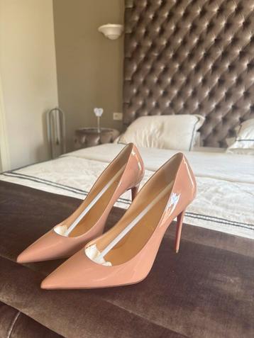 Louboutin hakken kate nude beschikbaar voor biedingen