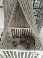 Babybedje met matras en gordijn, Kinderen en Baby's, Babywiegjes en Ledikanten, Ophalen of Verzenden, Zo goed als nieuw, Ledikant