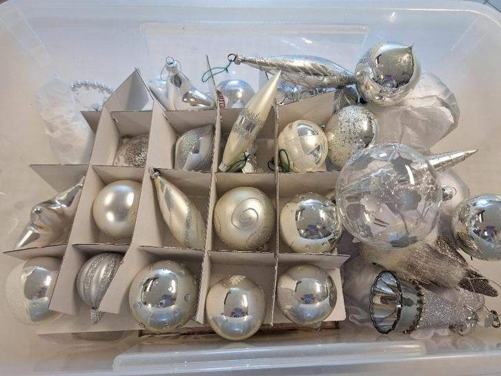 Kerstboomversiering zilverkleurig 86 stuks totaal, Diversen, Kerst, Zo goed als nieuw, Ophalen