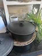 Le creuset/ la cousances Gietijzeren Dutch Oven - 28 - Zwart, Huis en Inrichting, Keuken | Potten en Pannen, Gebruikt, Ophalen of Verzenden