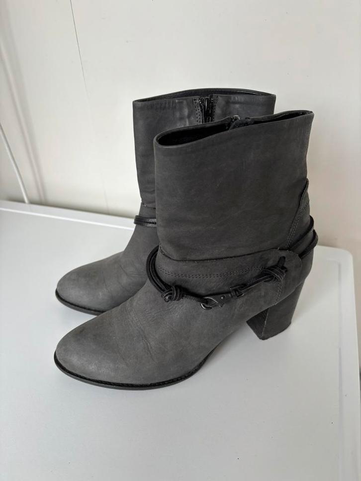 VIAVAI echt leren enkellaarsjes maat 37 grijs, Kleding | Dames, Schoenen, Zo goed als nieuw, Lage of Enkellaarzen, Grijs, Ophalen of Verzenden