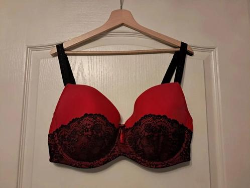 Voorgevormde BH van Signature by After Eden maat 95F, Kleding | Dames, Ondergoed en Lingerie, BH, Overige kleuren, Ophalen of Verzenden