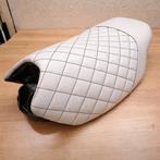 Zadel Peugeot Speedfight 1/2 - voorraad artikel, Fietsen en Brommers, Brommeronderdelen | Scooters, Boulevard de l'Europe 5, 78300 Poissy, France