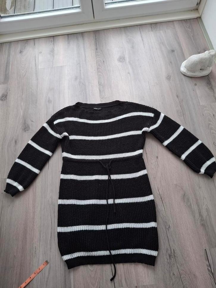 Shein gestreepte gebreide jurk S (valt als M/L), Kleding | Dames, Jurken, Zo goed als nieuw, Maat 36 (S), Zwart, Boven de knie
