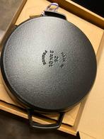 Nieuwe Staub braadpan 26 cm mat zwart in doos, Gietijzer, Nieuw, Ophalen of Verzenden, Staub