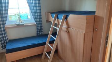 Dubbele kinderbed / hoogslaper met kasten beschikbaar voor biedingen