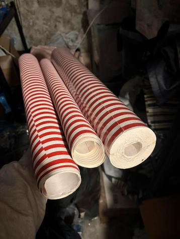 Behang rood wit streep / gestreept beschikbaar voor biedingen