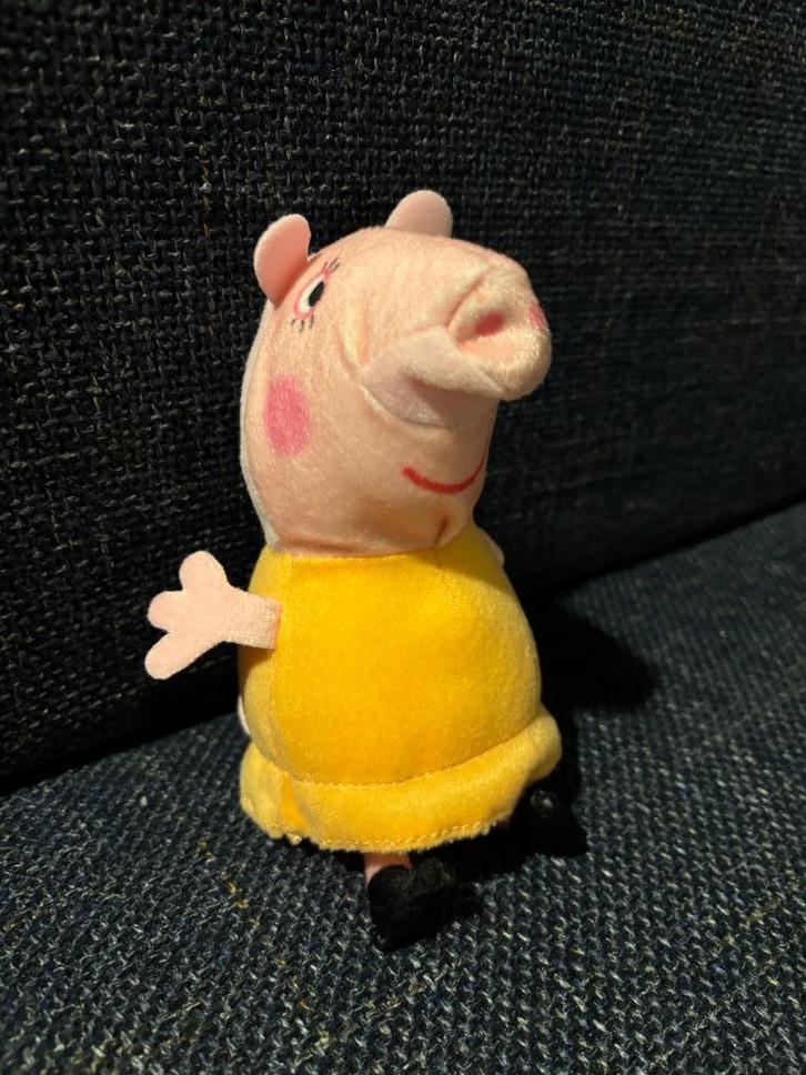 Peppa Pig knuffel big gele jurk Peppa big biggetje roze geel, Kinderen en Baby's, Speelgoed | Knuffels en Pluche, Zo goed als nieuw