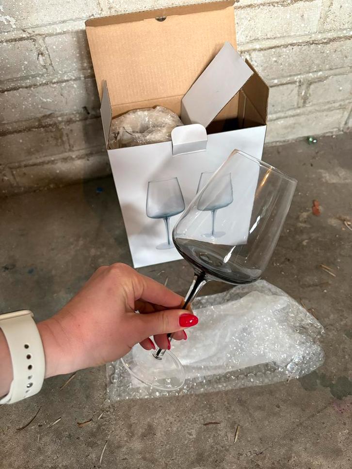 Smokey Black Witte Wijnglazen - Set van 2, Huis en Inrichting, Keuken | Servies, Zo goed als nieuw, Glas of Glazen, Effen, Glas