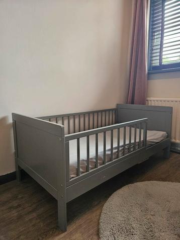Peuter bed Petite Amélie (Leon) beschikbaar voor biedingen