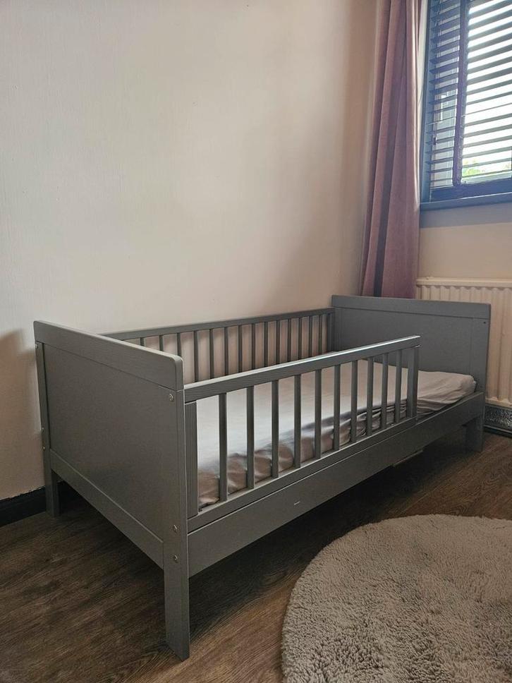 Peuter bed Petite Amélie (Leon), Kinderen en Baby's, Kinderkamer | Bedden, Gebruikt, 140 tot 160 cm, 70 tot 85 cm, Matras, Ophalen of Verzenden