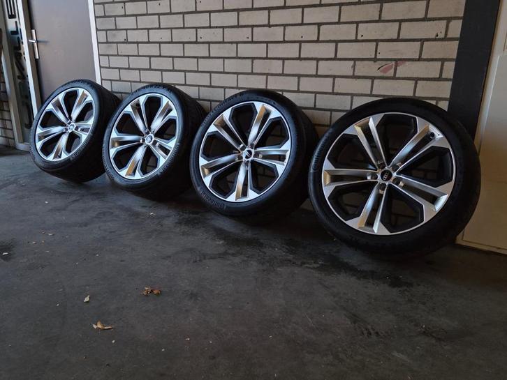 Originele OEM Audi LM velgen 22 inch met zomerbanden Q8/SQ8, Auto-onderdelen, Banden en Velgen, Banden en Velgen, Zomerbanden