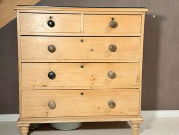 Grenen Commode met Glasplaat beschikbaar voor biedingen