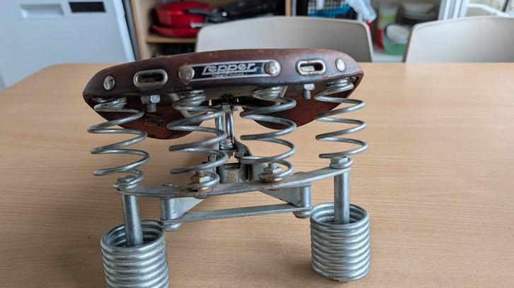 Lepper Primus Zadel - Defecte Bevestiging, Fietsen en Brommers, Fietsonderdelen, Gebruikt, Algemeen, Zadel, Ophalen of Verzenden