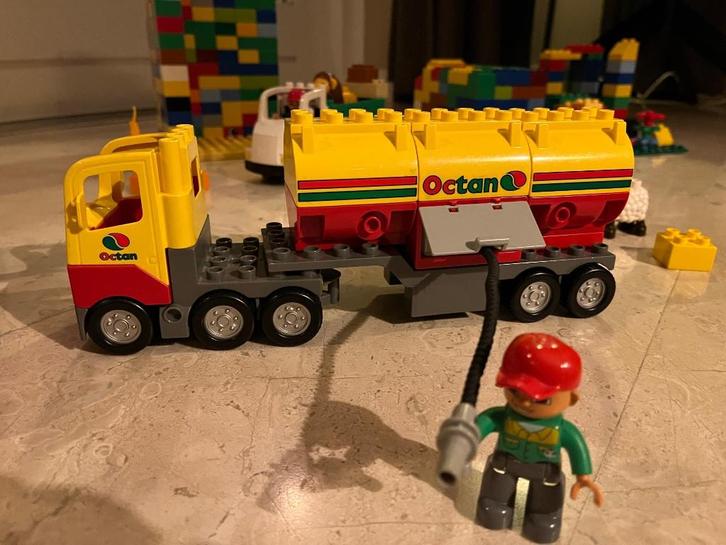 Duplo, diverse auto’s, bouwplaat en veel losse blokken., Kinderen en Baby's, Speelgoed | Duplo en Lego, Gebruikt, Duplo, Complete set