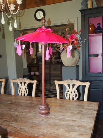 Kleine Tafel Parasol beschikbaar voor biedingen