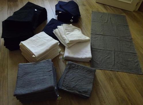 NIEUW Partijtje van 72 stuks kwaliteit badhanddoeken in 100%, Huis en Inrichting, Badkamer | Badtextiel en Accessoires, Nieuw