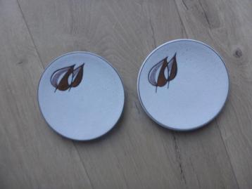 2 vintage gebakbordjes. beschikbaar voor biedingen