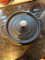 Staub la cocotte le creuset braadpan nr24, Huis en Inrichting, Keuken | Potten en Pannen, Ophalen, Zo goed als nieuw, Gietijzer