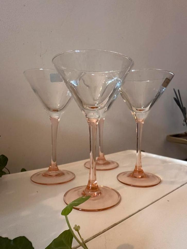 Set van 4 kristallen luminarc martini glazen, Antiek en Kunst, Antiek | Glas en Kristal, Ophalen of Verzenden