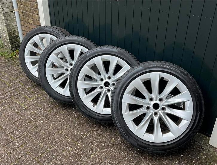 Tesla Model S 19" Velgen met Winterbanden, Auto-onderdelen, Banden en Velgen, Banden en Velgen, Winterbanden, 19 inch, 245 mm