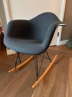 Leuke schommelstoel gestoffeerd mer houten poten., Huis en Inrichting, Ophalen, Gebruikt, Wit, Eén