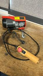 Takel / lier maximaal 250 kilo. 230 volt., Ophalen, Gebruikt, Elektrisch