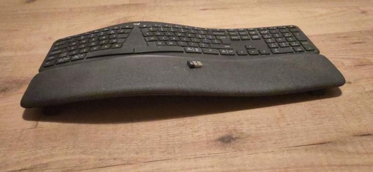 Logitech K860 - Draadloos Toetsenbord - Ergonomisch, Computers en Software, Toetsenborden, Zo goed als nieuw, Qwerty, Draadloos