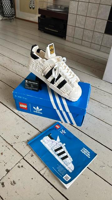 LEGO Adidas superstar beschikbaar voor biedingen