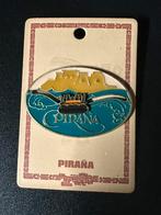 Efteling pin piranja op orgineel kaartje, Verzamelen, Efteling, Ophalen of Verzenden, Nieuw, Button of Speldje