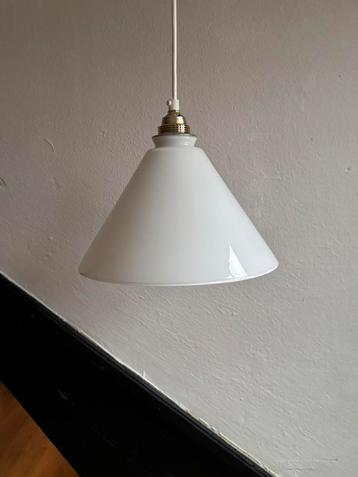 Vintage driehoek kegel opaline melkglas wit hanglamp glas beschikbaar voor biedingen