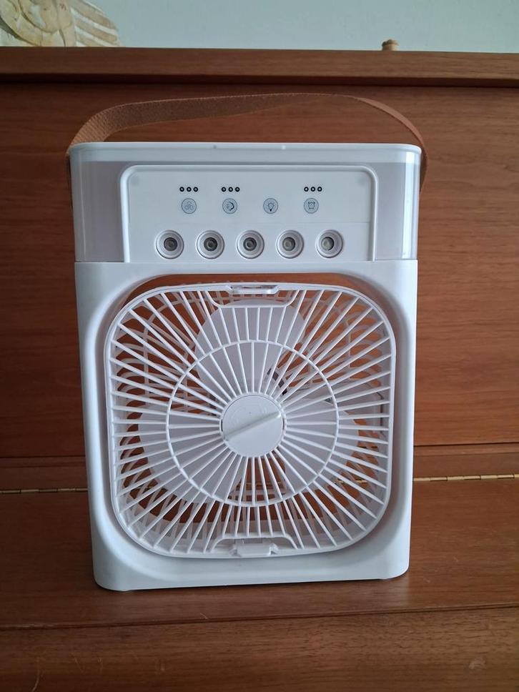 Ventilator met Vernevelaar, Lamp & Timer, Witgoed en Apparatuur, Airco's, Wandairco, Minder dan 60 m³, Timer, Ophalen of Verzenden