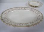 A6475. Fruittest + Schaal Petrus Regout, Gebruikt, Ophalen of Verzenden, Bord(en), Wedgwood