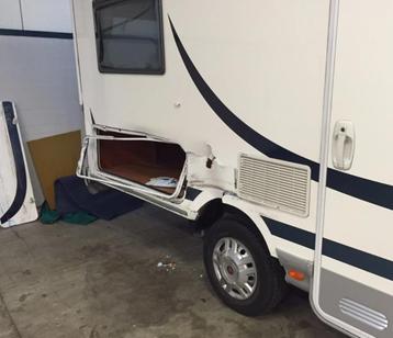Schade aan garagedeur, serviceluik of camperdeur ? beschikbaar voor biedingen