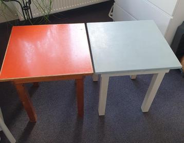 tafeltjes voor kinderen beschikbaar voor biedingen