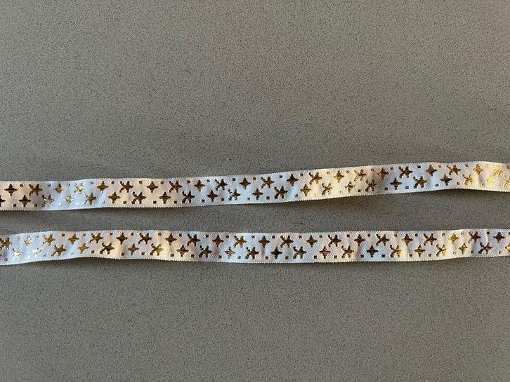 Twee roomkleurige linten band met goudkleurige sterren erop, Hobby en Vrije tijd, Naaien en Fournituren, Nieuw, Lint, Band of Elastiek
