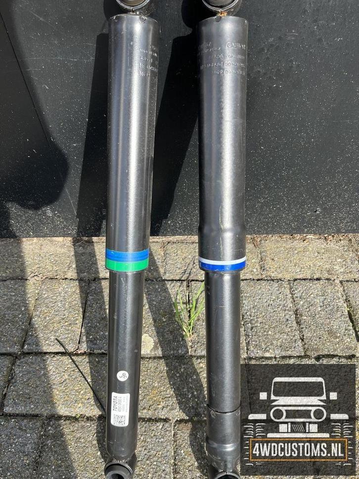 Schokbreker achter Toyota hi lux  SET L/R SAMEN € 99 PER STU, Auto-onderdelen, Ophanging en Onderstel, Toyota, Nieuw, Ophalen