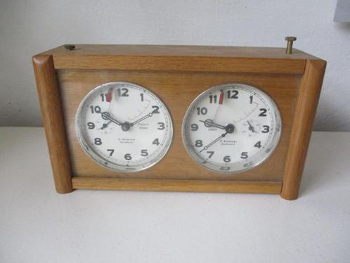 Schaakklok 1950 H.Koopman Dordrecht Holland, Antiek en Kunst, Antiek | Klokken, Ophalen of Verzenden