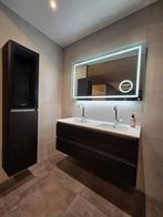 Badmeubel met hoge kast en bleutooth spiegel., Huis en Inrichting, Ophalen