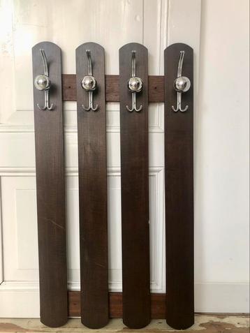Vintage kapstok hout met chromen haken beschikbaar voor biedingen