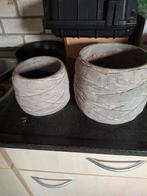 Twee betonnen bloempotten, Tuin en Terras, Bloempotten, Ophalen, Gebruikt, Rond, Minder dan 25 cm