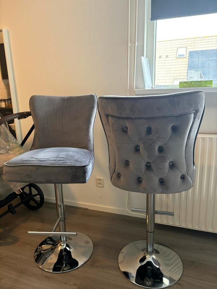 Set Luxe Grijze Barkrukken - Eric Kuster Stijl, Huis en Inrichting, Barkrukken, Zo goed als nieuw, 60 tot 90 cm, Metaal, 2 krukken