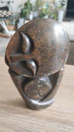 stenen beeldje moeder met kind, Antiek en Kunst, Ophalen of Verzenden
