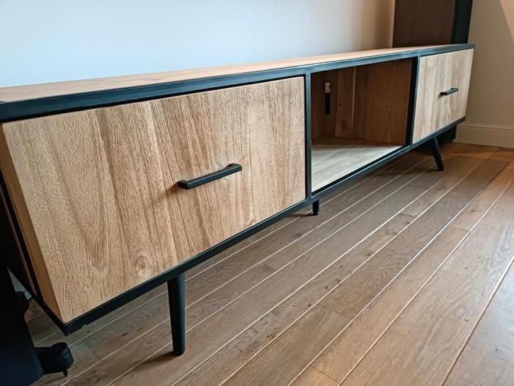 Tv-Meubel hout met zwart metaal Xooon Kinna, Huis en Inrichting, Kasten | Dressoirs, Zo goed als nieuw, 150 tot 200 cm, 25 tot 50 cm