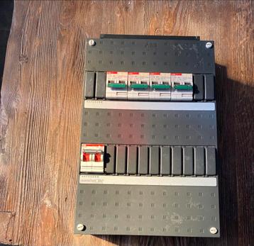 ABB Groepenkast 2P + 4 Aardlekautomaten B16A 1F beschikbaar voor biedingen