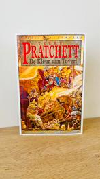 Terry Pratchett - De kleur van toverij, Boeken, Fantasy, Gelezen, Ophalen of Verzenden, Terry Pratchett