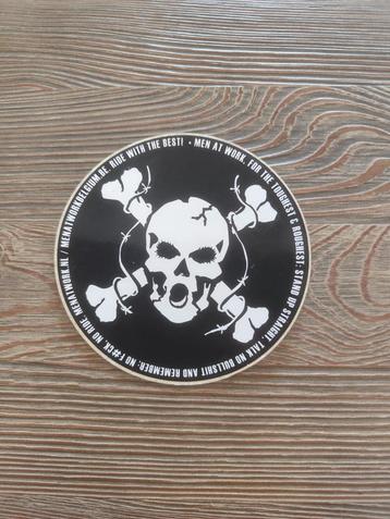 men at work sticker met doodshoofd  beschikbaar voor biedingen